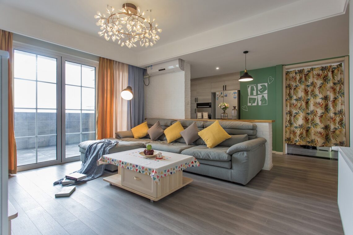 Smart elektronik til hverdagen? Læs mere om ladeboks til elbil og tilbehør til robotstøvsuger her